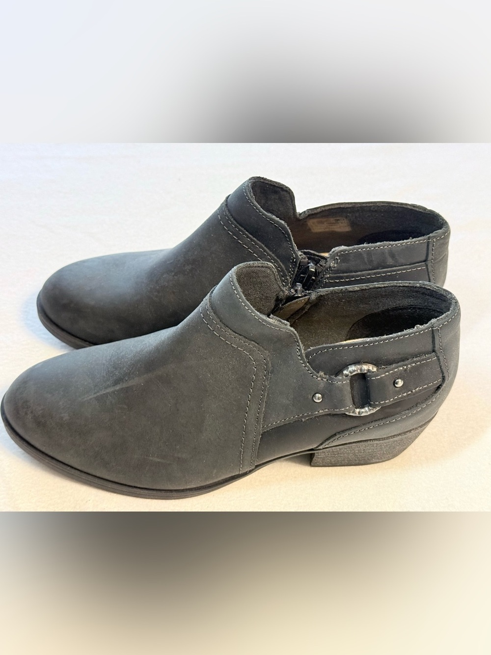 New Women’s Clark’s Charleyon Grace Bootie. Black Oily Leather. 7.5W
